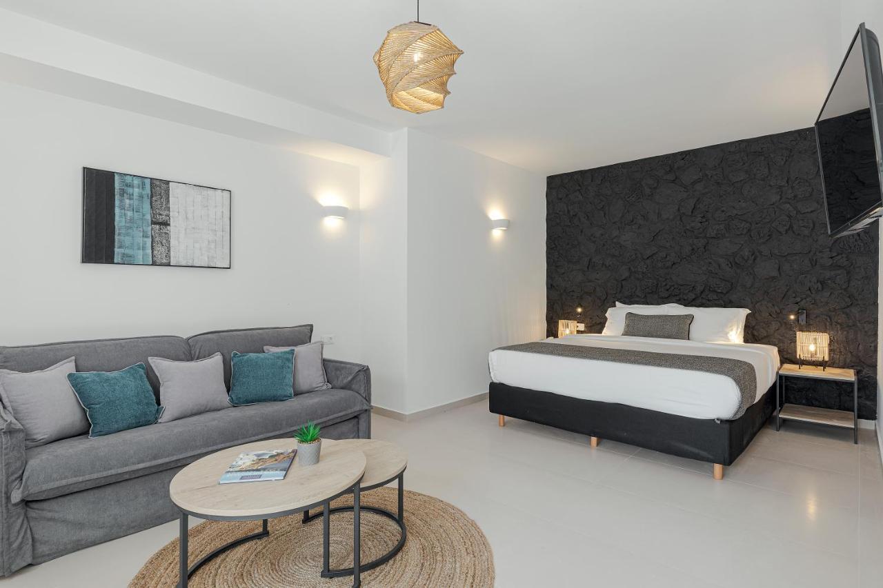 Onyx Hotel & Suites Karterados  Buitenkant foto